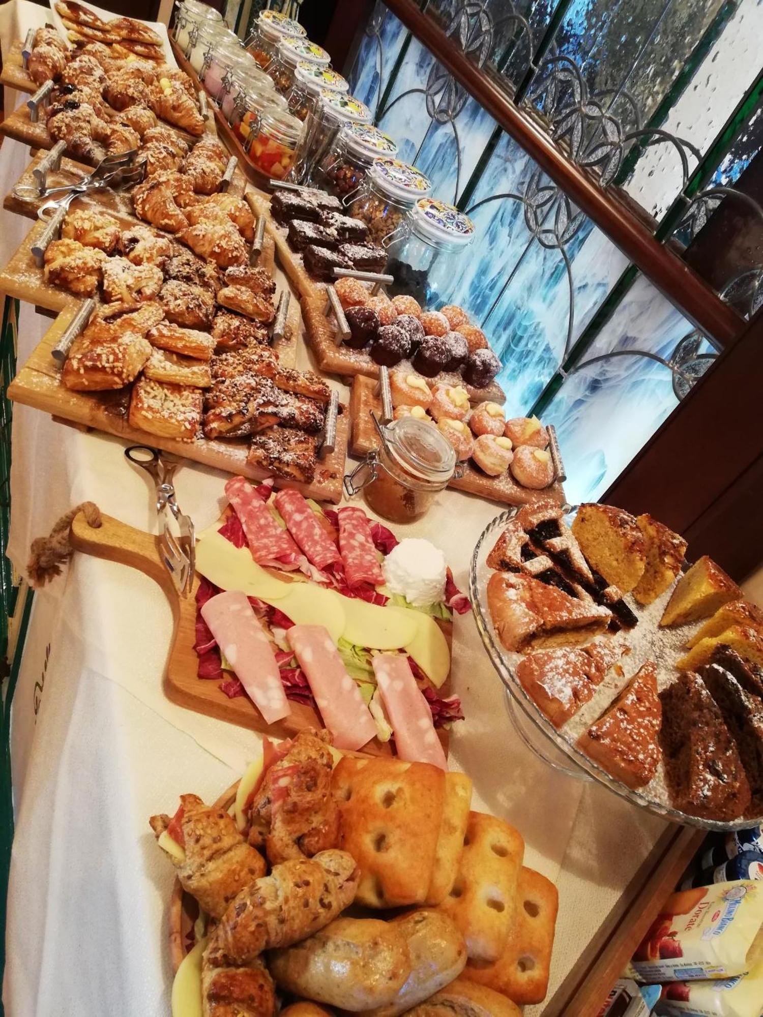 Petite Fleur Hotel